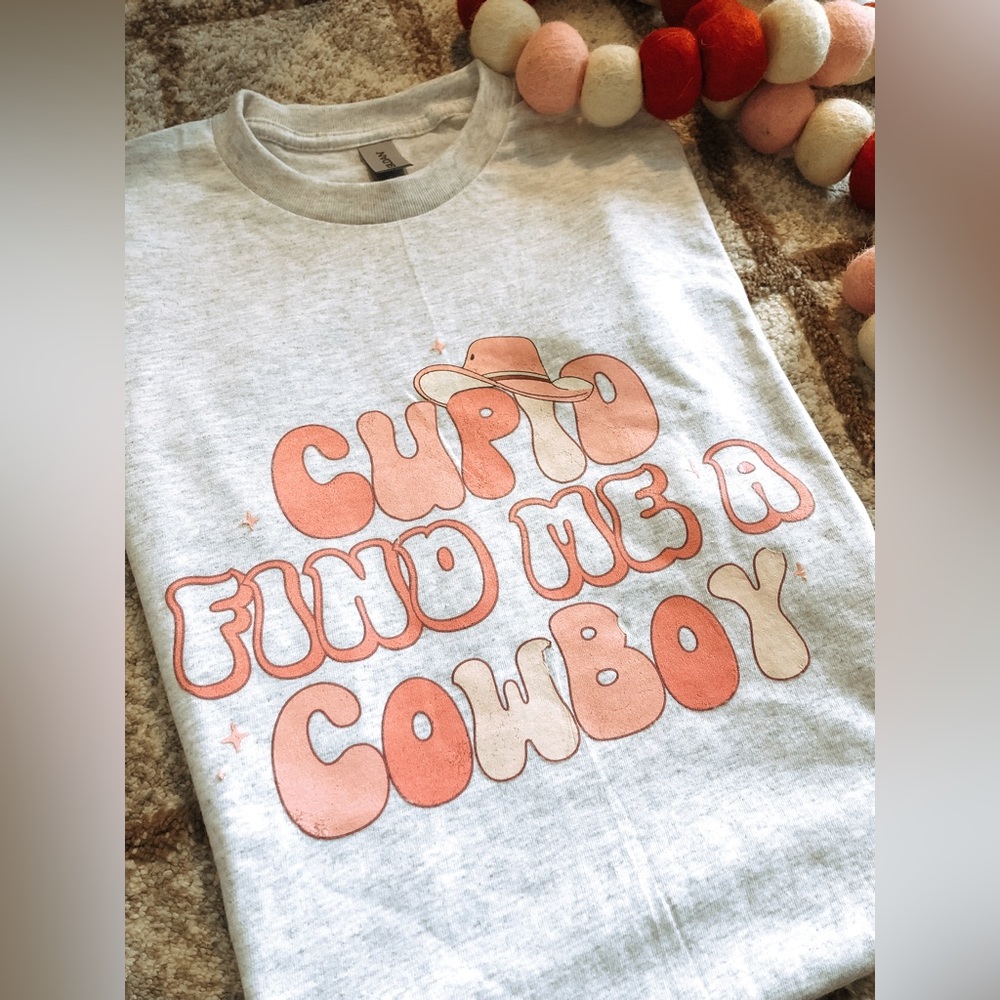 Women’s Cupid find me a cowboy Valentines T-shirt